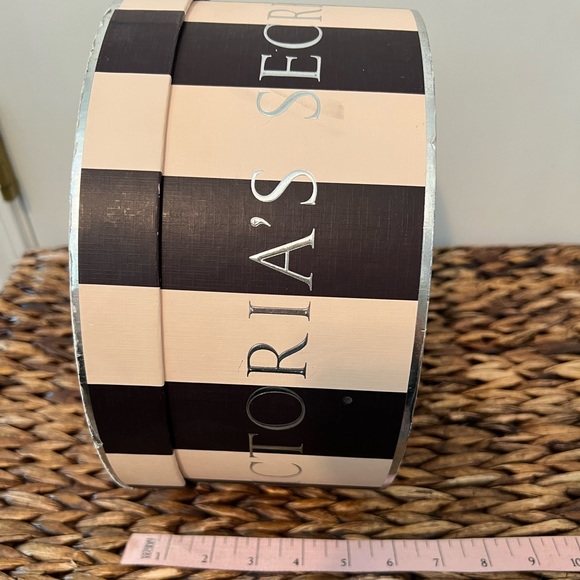 VICTORIA’S SECRET Vintage Black and Pink Striped Hat Box 💕 - Picture 4 of 5